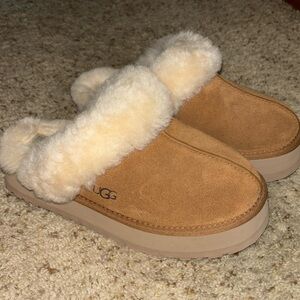 Ugg Disquette size 7 chestnut